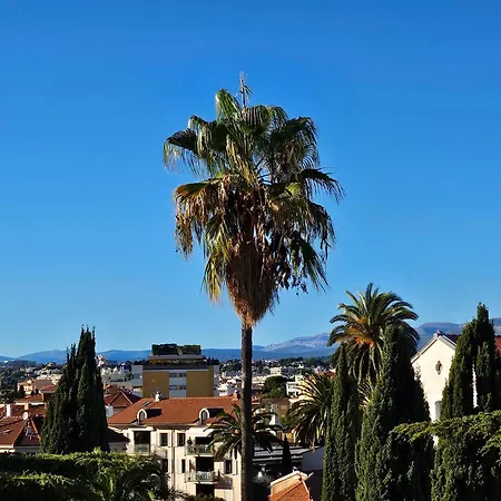 3 Pieces Lumineux A * Cannes